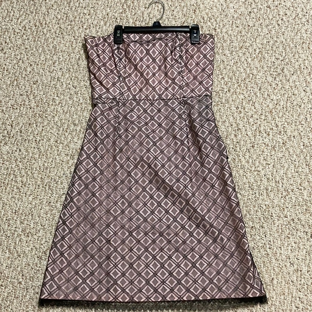 This is a pink and black dress!!